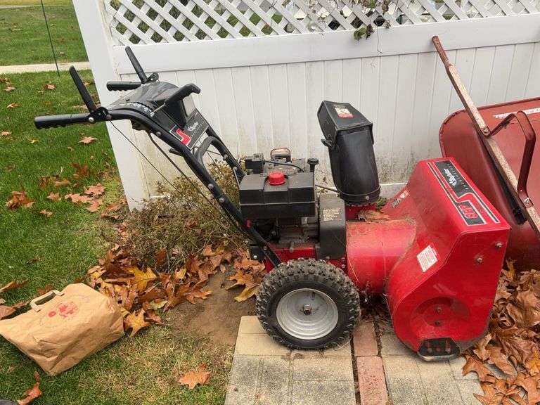 EagleStar 27" snow thrower w/ cover