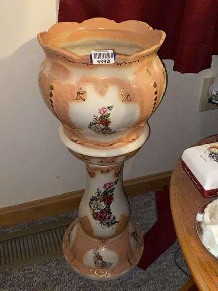 Ceramic jardiniere and pedestal w/ floral decor