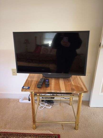 Stand w/ brass tone legs and electronics contents: Samsung TV  model: UN32J5003AF, w/ remote
