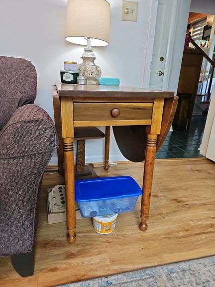 Country Dropleaf 1-drawer table, no contents