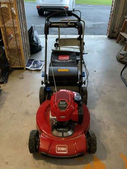 Toro Smart Stow Recycler mulching lawn mower