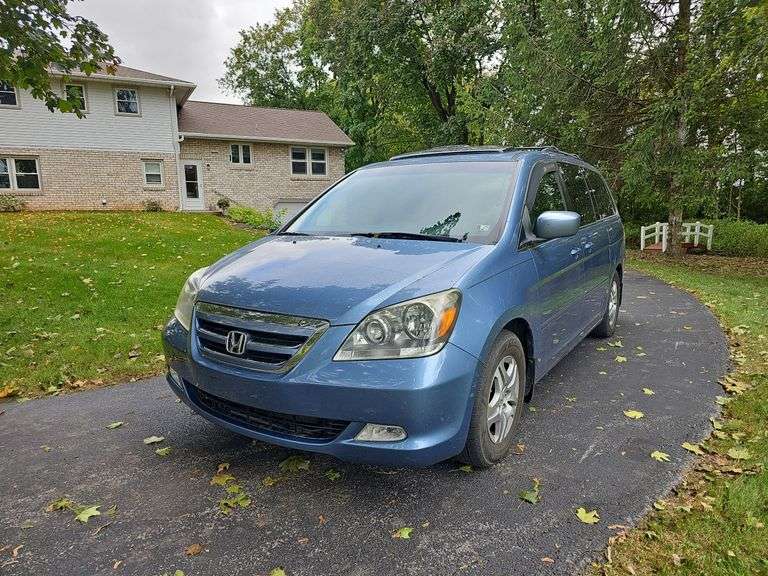 2007 Honda Odyssey, All maintenance completed at Antrim Way Honda Greencastle. Transmission replaced at 90,000 miles. Inspection Up-to Date, Navigation System, Rear Entertainment System w/ Wireless Headphones, Sunroof, see photos for body damage