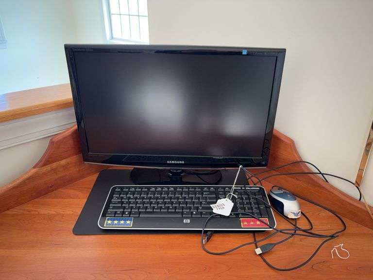Samsung 2333HD monitor, HP keyboard, mouse
