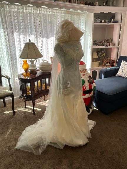 Wedding dress w/ hat/veil on dress form