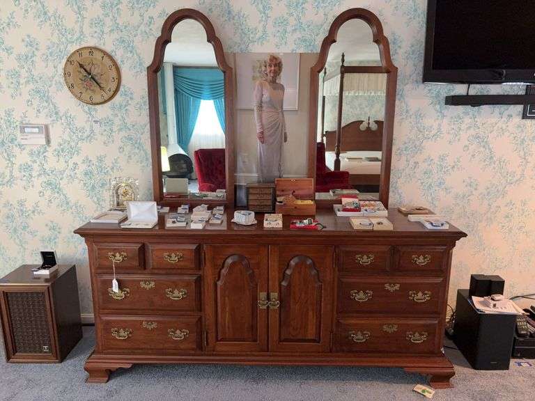 Pennsylvania House dresser w/ twin arched mirrors - no contents 72x20x76