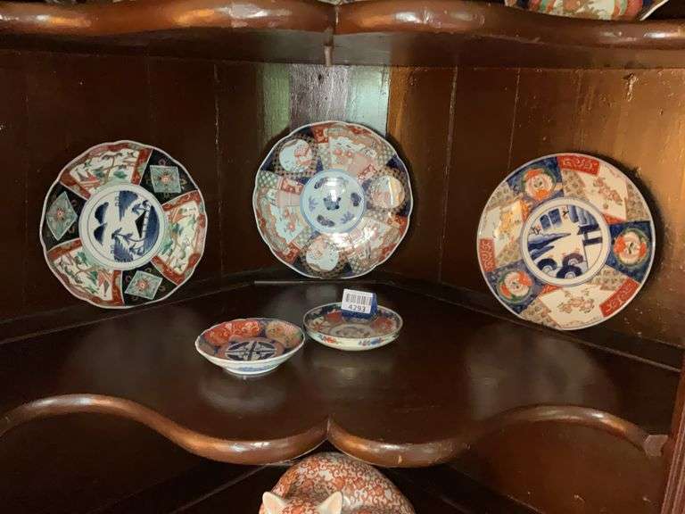 Contents of shelf: five Imari plates