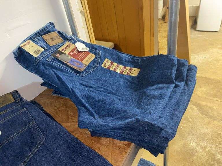 Five pair Wrangler Relaxed Fit 38x32 jeans, w/ tags - Hurley Real ...