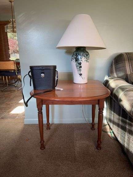 Oval drop leaf end table w/ drawer - no contents 26x29x24