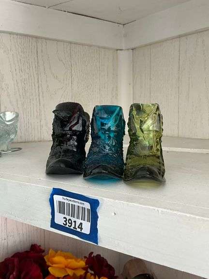 Three Fenton glass cat in shoes: black amethyst, teal, avocado