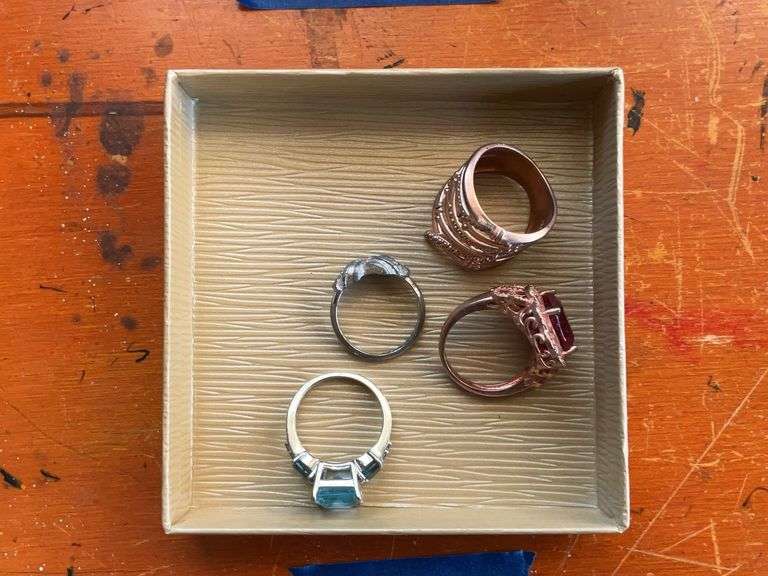 Four ladies fashion rings