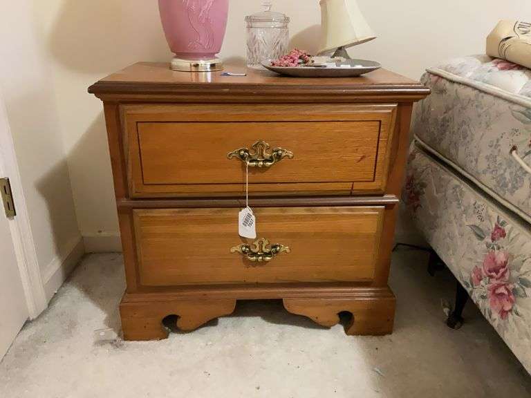 Maple finish end chest w/ drawers - no contents 26 x 15 x 24