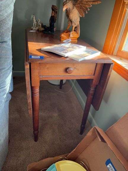 Drop leaf table w/ drawer, turned legs - no contents 36x20x28