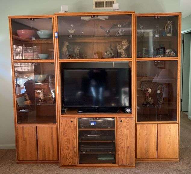 Entertainment wall unit - no contents 89x24x78 - MUST COME DURING LAST 2 HOURS OF PICKUP FOR THIS ITEM