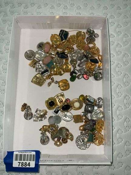 Costume jewelry: earrings