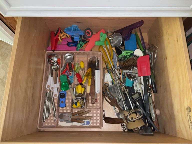 Drawer Contents Contents of drawer: utensils, gadgets - Hurley Real Estate & Auctions