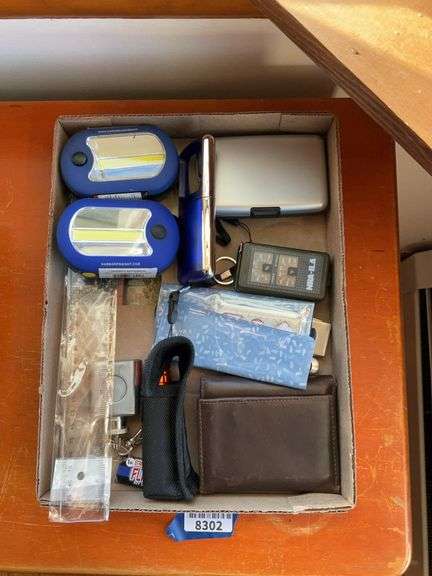 Gent's lot: wallet, LED lights, survival compass, flashlight, misc