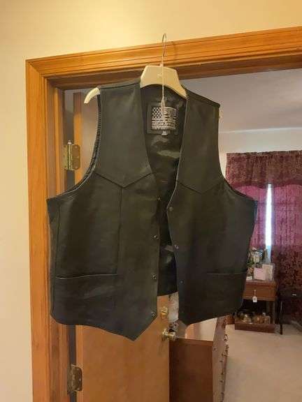 Bikers Dream Apparel black leather vest sz: 50