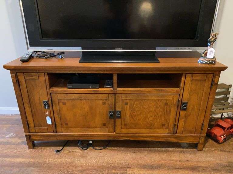Oak Arts & Crafts TV stand - no contents 60x20x29.5