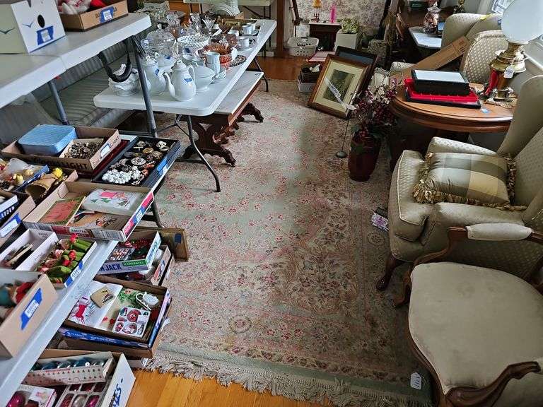 Karastan area wool rug Green Medallion Kidman 8.8 x 12 - MUST COME DURING LAST 2 HOURS OF PICKUP FOR THIS ITEM