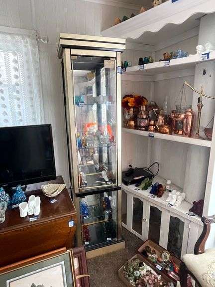 Lighted curio cabinet, mirrored back, glass shelves - no contents 18.75x72x14 -MUST COME DURING LAST 2 HOURS OF PICKUP FOR THIS ITEM