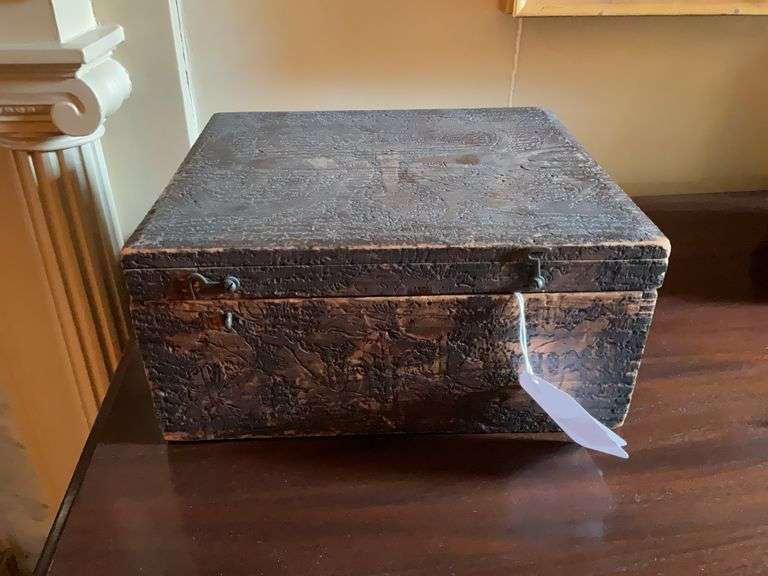 Pyrography box w/ hinged lid