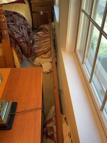 Window draperies and pole 3 panels 150x88.5, each panel is 42in wide