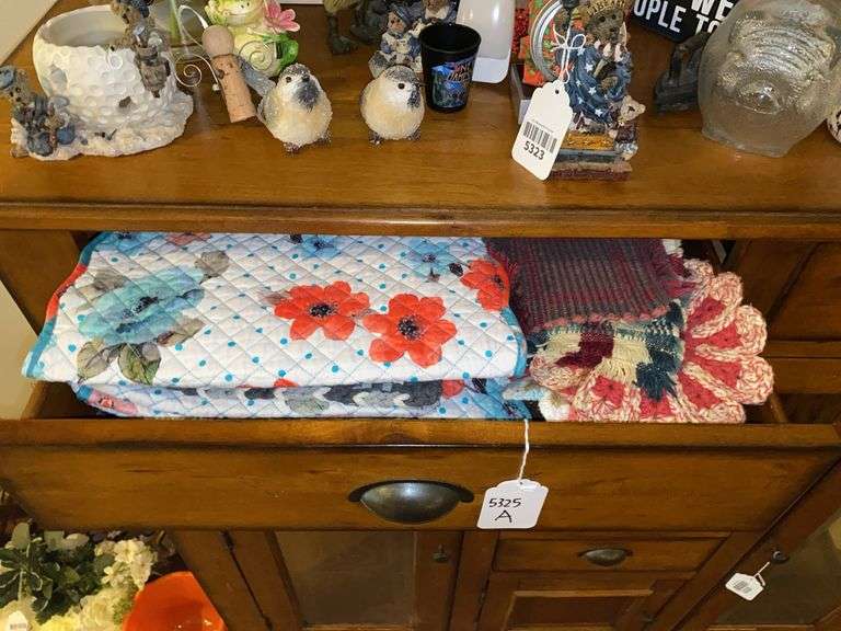 Contents of drawer: placemats, hotpads, linens