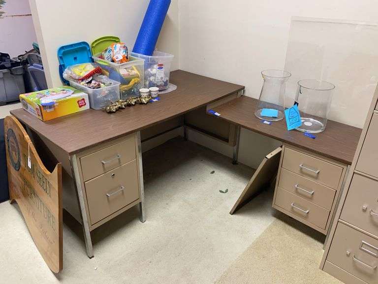 L-shape office desk - no contents 60x70x29 - MUST COME DURING LAST 2 HOURS OF PICKUP FOR THIS ITEM