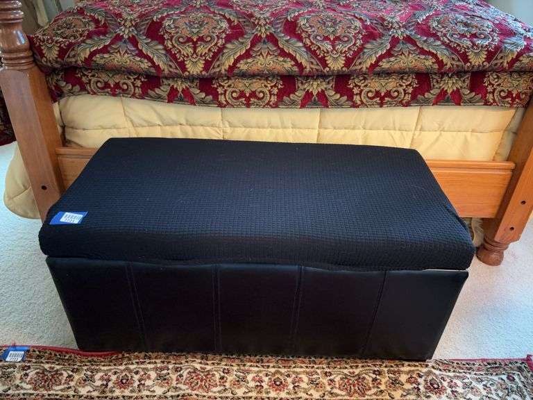 Black padded storage chest 36x17x16