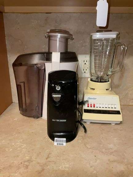 Small appliances: Hamilton Beach juicer, Black & Decker can opener, Osterizer blender