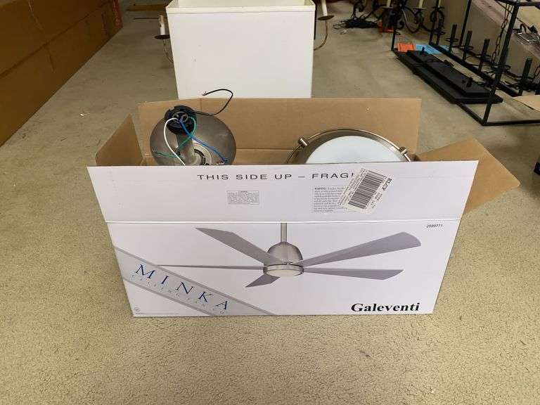Ceiling fan/light, in box, Please note: the fan inside the box does not match the photo on the box, see photos for details.