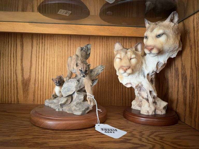 Two mountain lion figurines