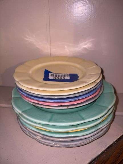 PETALWARE plates in two sizes