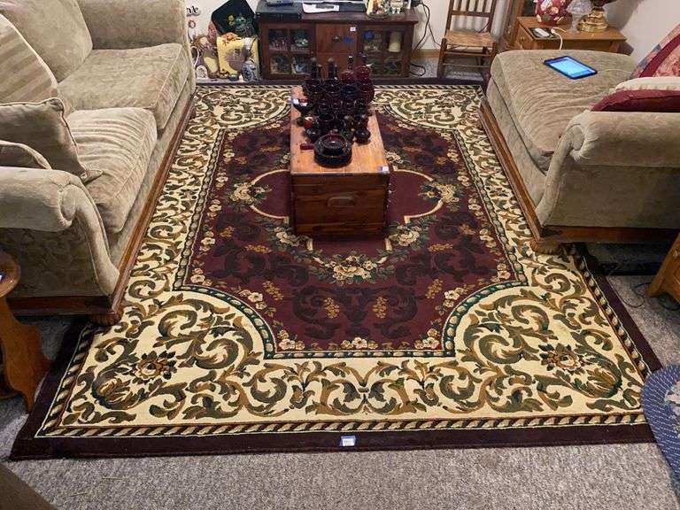 Rug w/ burgundy ground 124x95 - MUST COME DURING LAST 2 HOURS OF PICKUP FOR THIS ITEM