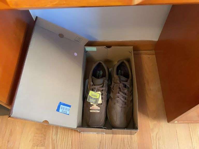 Sketchers Relaxed Fit shoes, new in box, sz: 13