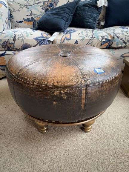 Round ottoman on gilt base and turned legs