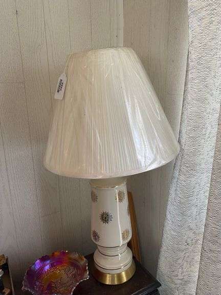 Ceramic table lamp w/ pleated fabric shade