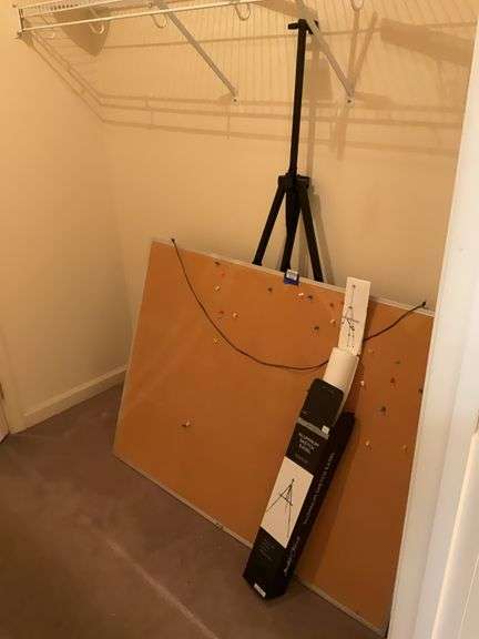 Bulletin board and easel - Off master bedroom