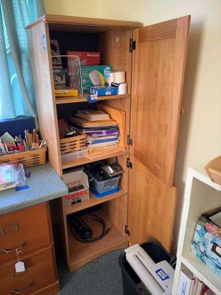 2-door cabinet - no contents 20x18x60