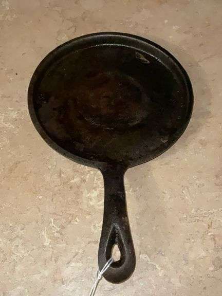Small cast iron griddle pan