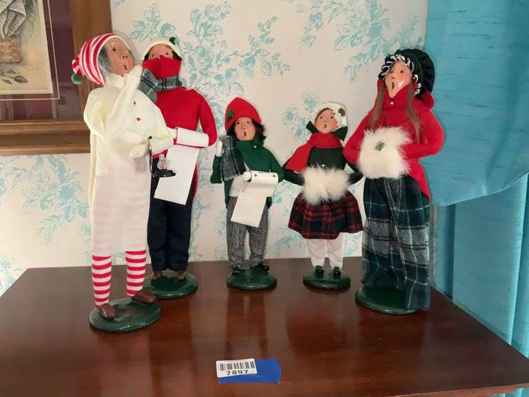 Five Byers Choice carolers figures