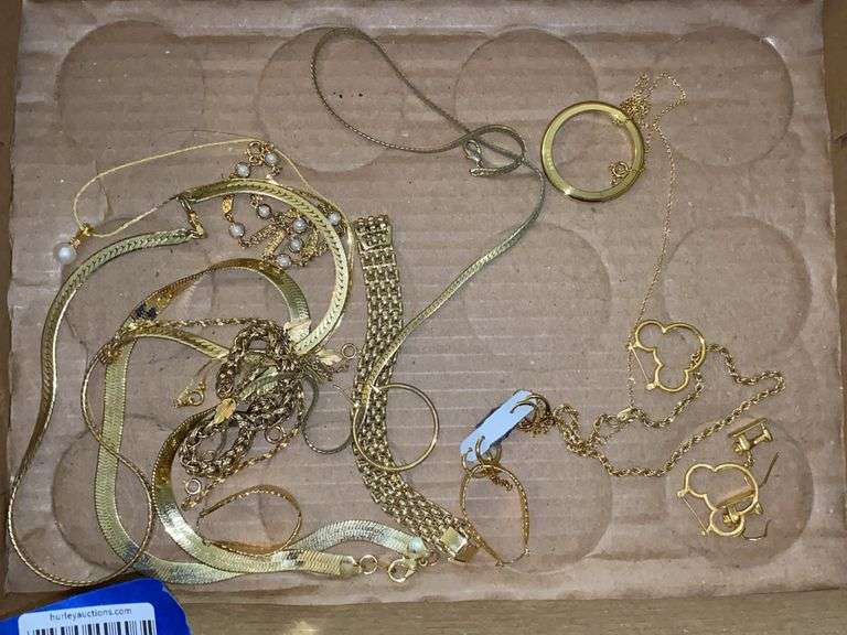 Costume jewelry: chains, earrings