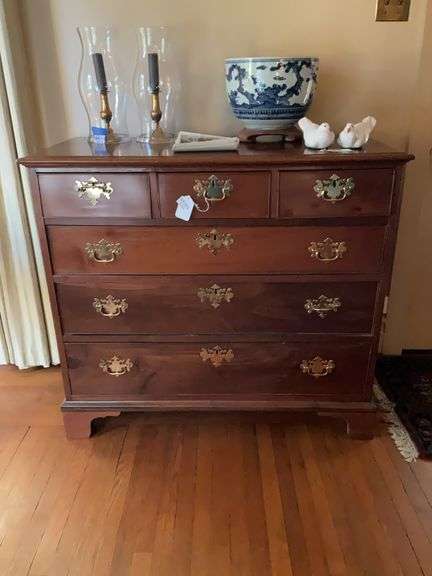 Chippendale chest of drawers, three drawers over three graduated drawers, brass pulls, bracket feet - no contents 43 x 21 x 37