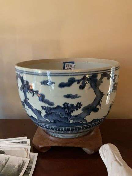 Blue & white Chinese porcelain bowl w/ wooden stand