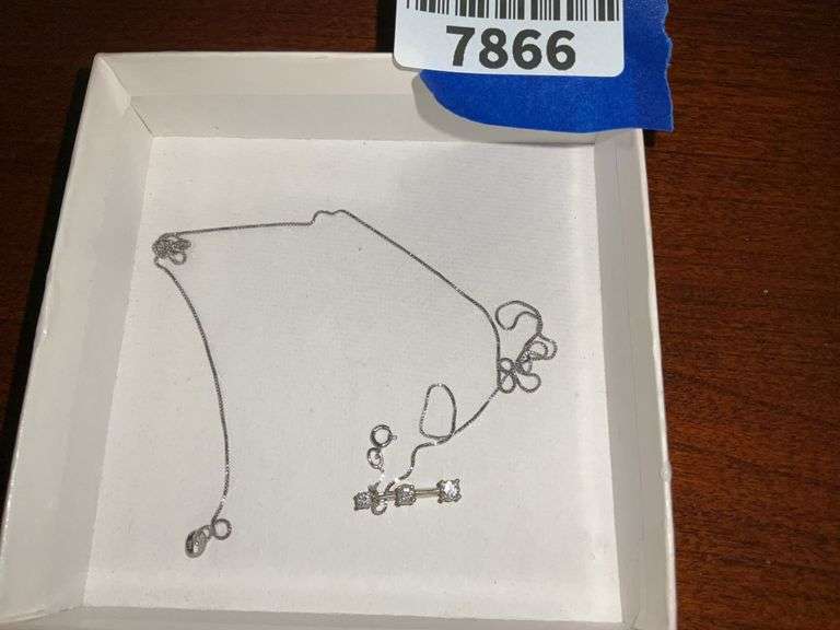 14K white gold chain w/ 3-stone pendant