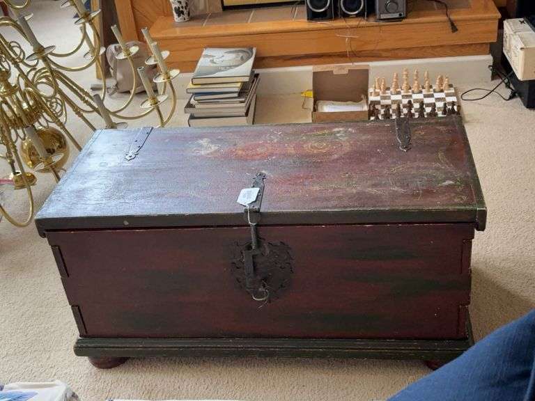 Blanket chest w/ wrought metal hinges and lock plate, painted finish 39x17x15