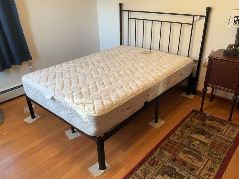 Metal headboard and bed frame w/ Sealy Posturepedic mattress 73.5x53.5