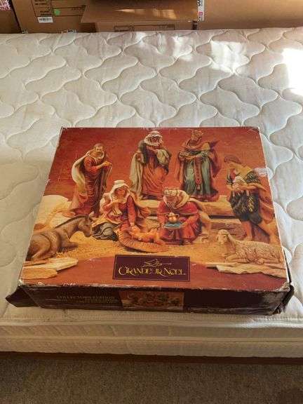 Grandeur Noel Nativity set, in box