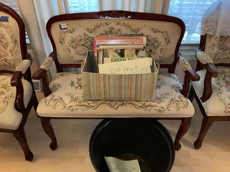 Louis XV settee w/ tapestry upholstery - no contents 40 x 20