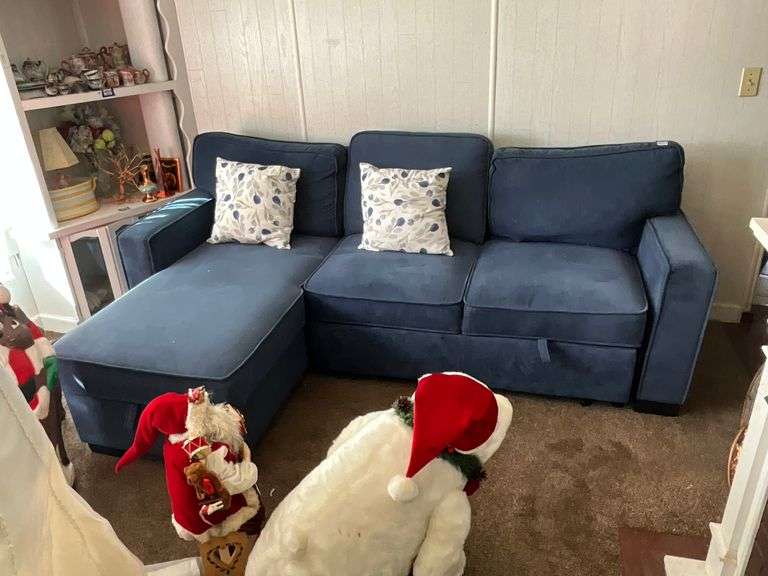 L-shape sectional sofa w/ throw pillows